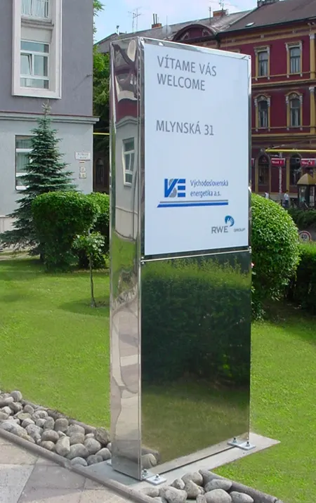 Svetelný apilón
